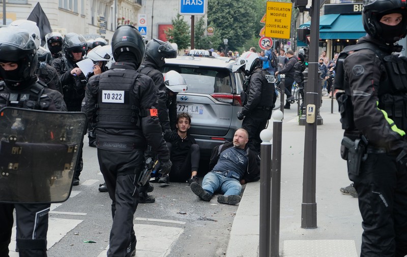 Proteste în Franţa față de măsurile lui Macron privind vaccinarea obligatorie și certificatul verde