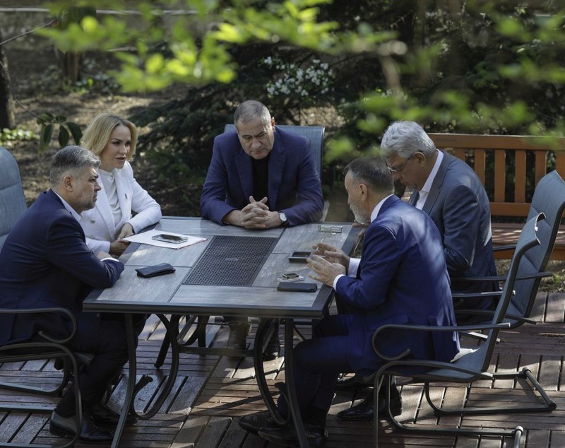 Sediul alianței PSD-PNL, în clădirea de lângă Arcul de Triumf, folosit de USL. Lista pentru europarlamentare, depusă la BEC