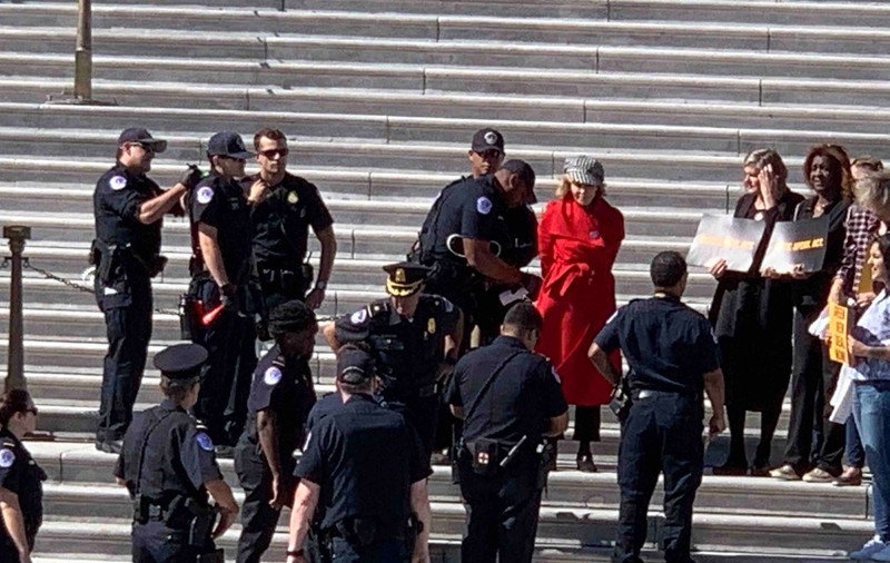 Actrița Jane Fonda, arestată la Washington, în timpul unui protest față de schimbările climatice