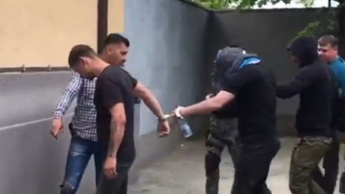 Indivizii care s-au bătut cu polițiștii au fost arestați pentru 30 de zile