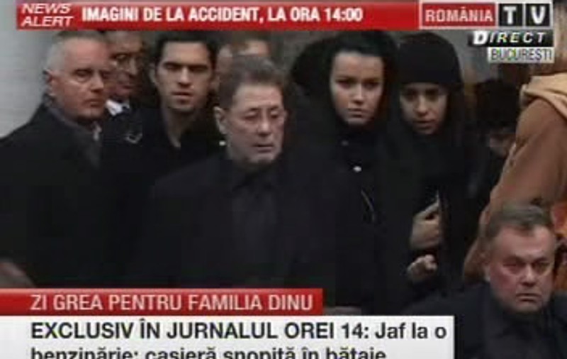 Iată-l pe Cornel Dinu, răvăşit de suferinţă, conducându-şi soţia pe ultimul drum! FOTO