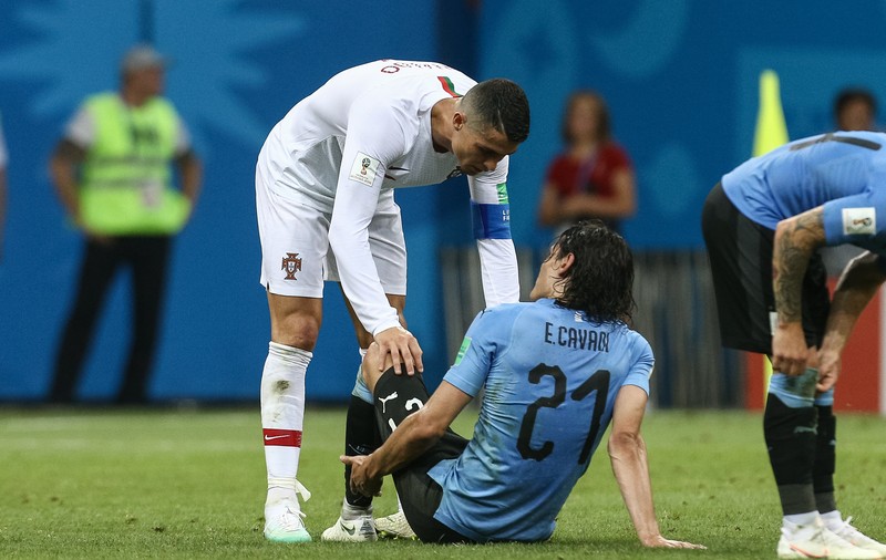 Cât de gravă este accidentarea lui Edinson Cavani. Șanse mici să joace în ”sfertul” cu Franța