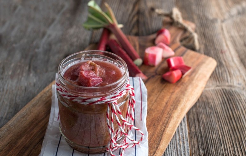 Cum să faci compot de rubarbă - reţete
