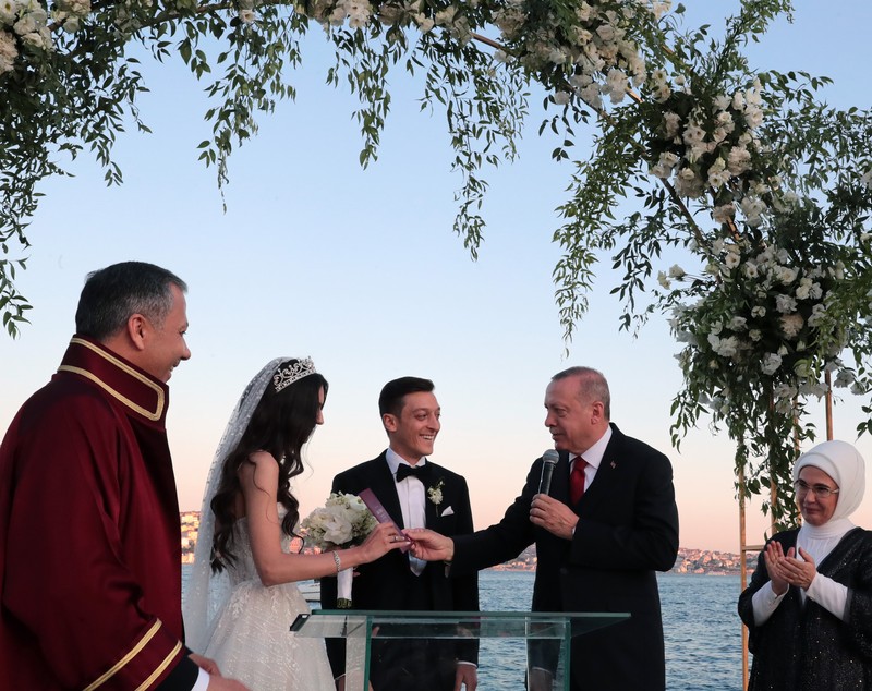 Președintele turc Recep Erdogan, invitat la nunta fotbalistului Mesut Ozil (FOTO)