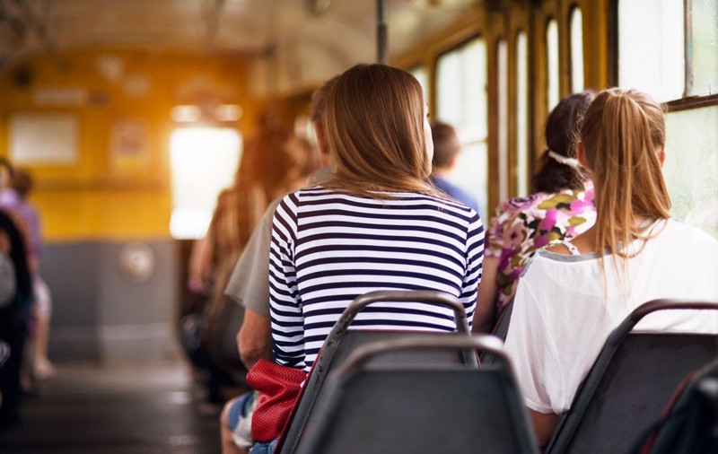 Un șofer de autobuz școlar a făcut infarct la volan, dar nu a murit până când nu a fost sigur că cei 42 de elevi sunt în siguranță