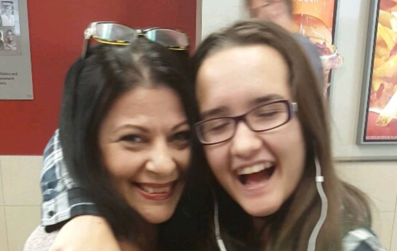 EXCLUSIV/ După sora sa mai mare, fiica cea mică a Elenei Cârstea a îmbrăcat și ea uniforma militară. ”Soldățeii” lui mama!