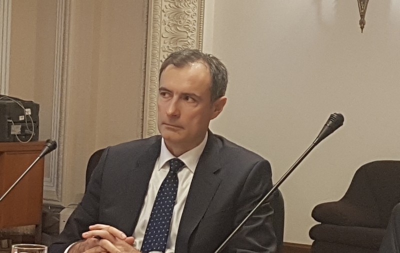 Newsweek: Pensionaţi înainte de vreme, foştii şefi din serviciile secrete au intrat în afaceri. Ce profit fac