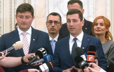 O conferință de presă.