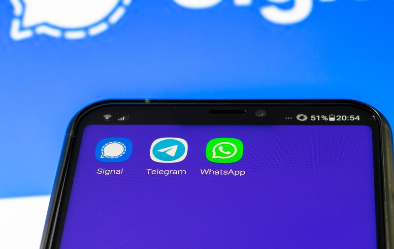 Conturile de WhatsApp, Signal și Telegram, atacate de hackerii ruși. Avertismentul FBI și DNSC: „Nu trimiteți acest cod”