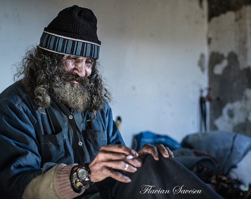 REPORTAJ/Povestea lui Juju, filosoful homeless din Anina: "Eu sunt fericit. Ştii cum a murit Tolstoi? Sărac. Şi în frig“|FOTO