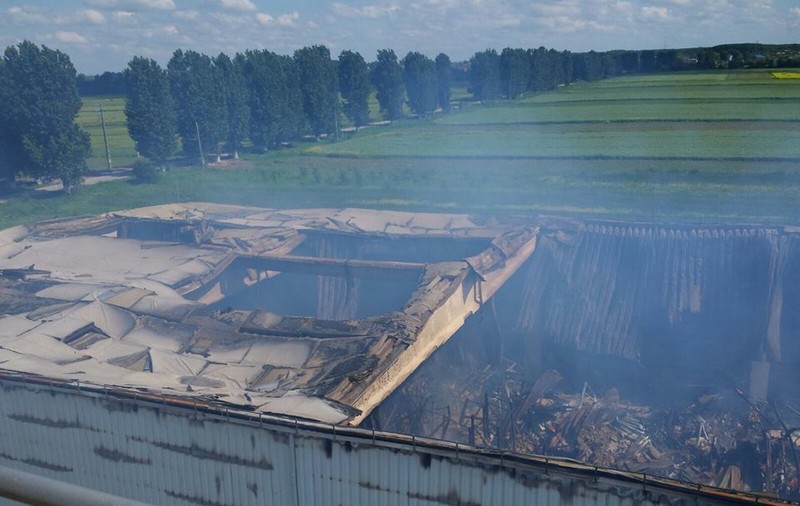 FOTO&VIDEO/ Incendiul din Dărăști încă nu a fost lichidat. Există focare mocnite chiar și după 60 de ore