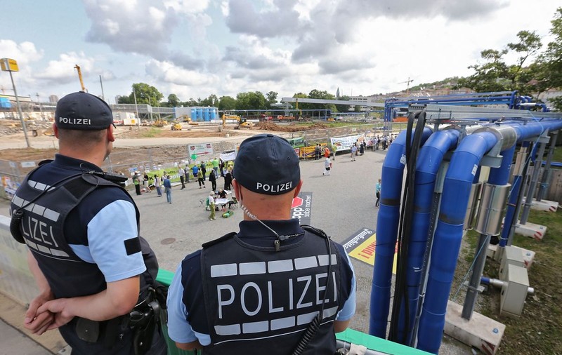 Peste 1.000 de kilometri de cabluri instalate prost întârzie cel mai cunoscut proiect feroviar din Germania, la care se lucrează de 16 ani