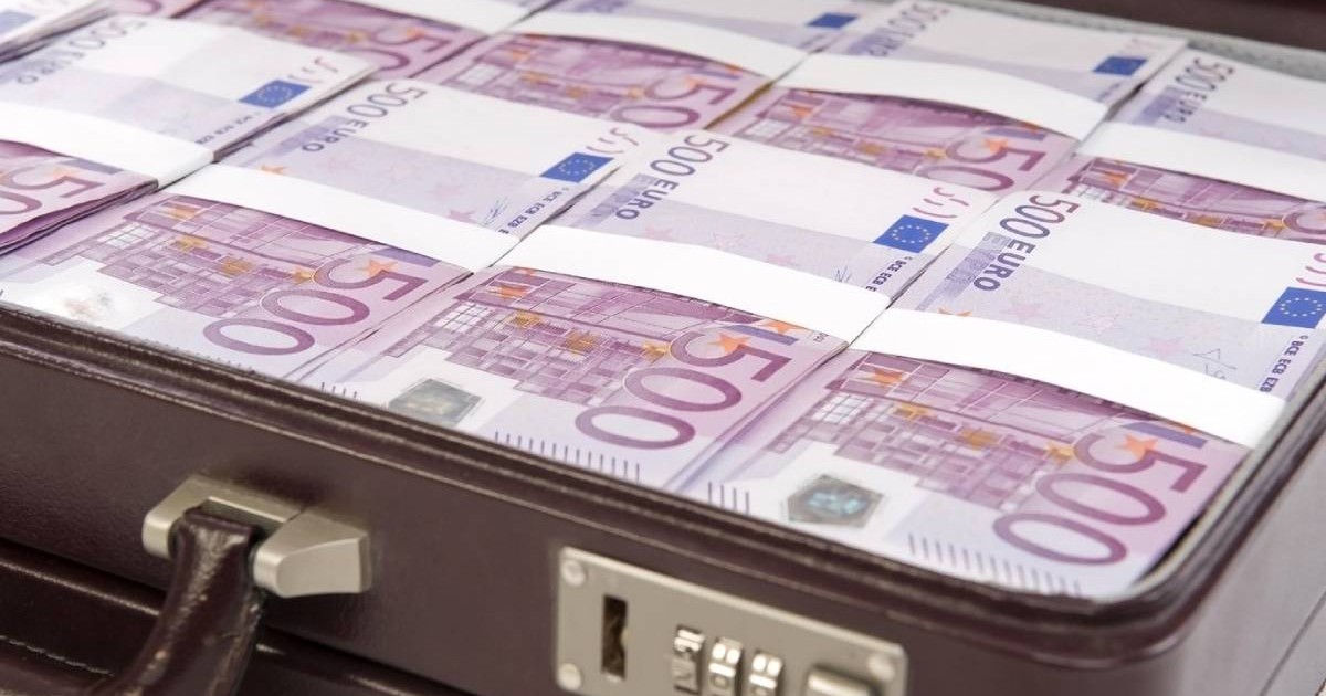 Geamantan plin cu bani, euro
