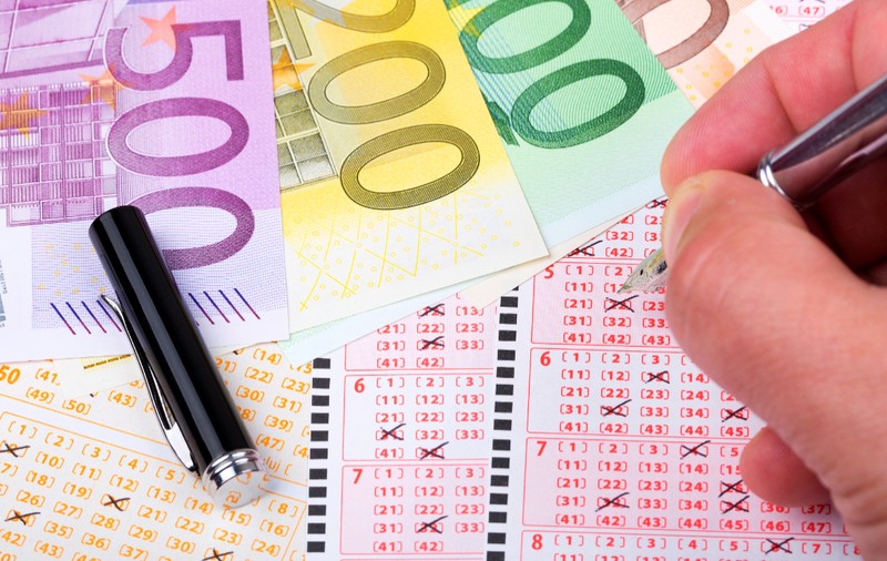 Un bărbat care a câștigat la loto 475.000 de euro a aflat că mai are doar câteva luni de trăit: „Voi pleca cu un zâmbet”