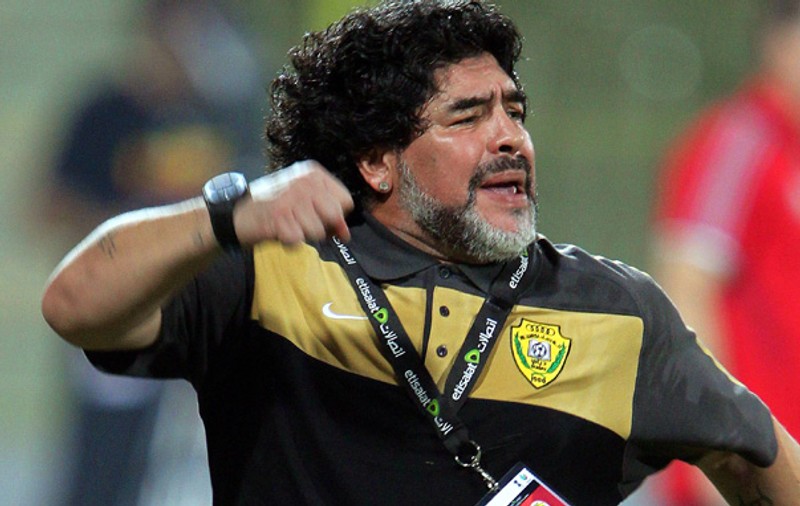 Maradona, în război cu Cosmin Olăroiu