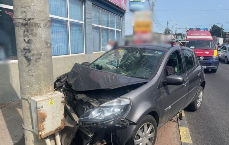 Patru pietoni loviți în plin pe trotuar de o șoferiță care a pierdut controlul volanului, în Suceava