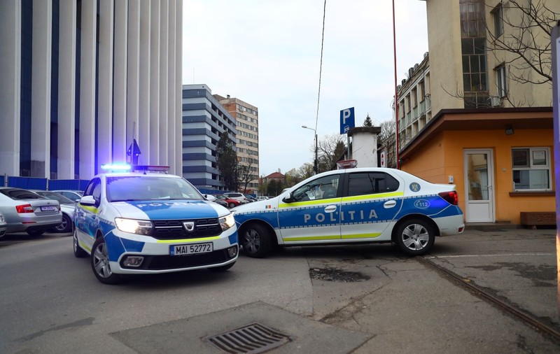 O fată de 13 ani din Zărnești a sunat la 112 și a anunțat că e răpită de pe stradă, după o provocare online. Zeci de polițiști au căutat-o