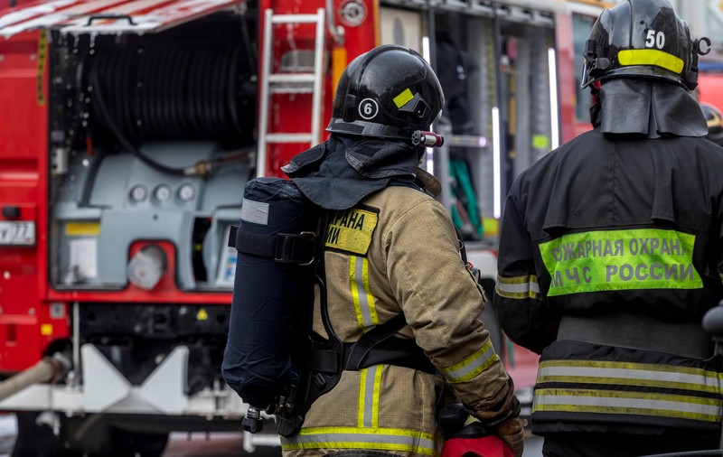 Incendiu lângă Moscova. Chiar agenția TASS contrazice Ministerul Situațiilor de Urgență: clădirea distrusă e a unei unități militare, nu civilă, cum s-a spus