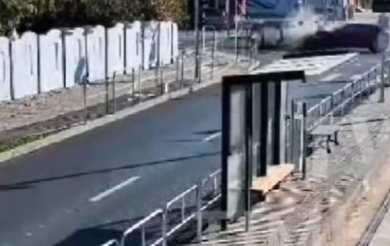 Fetiță de 10 ani din Timișoara, moartă într-un accident provocat de o șoferiță care a intrat pe roșu într-o intersecție | VIDEO