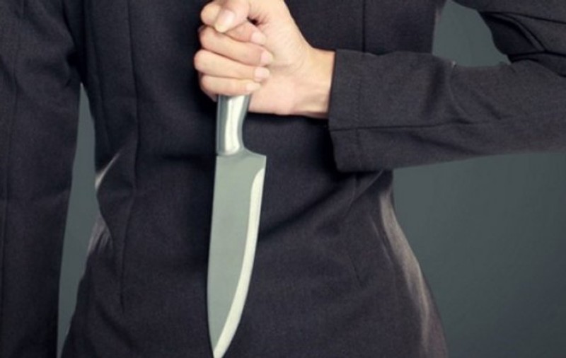Bărbat înjunghiat cu cuțitul în burtă, de soție. De ce s-au certat