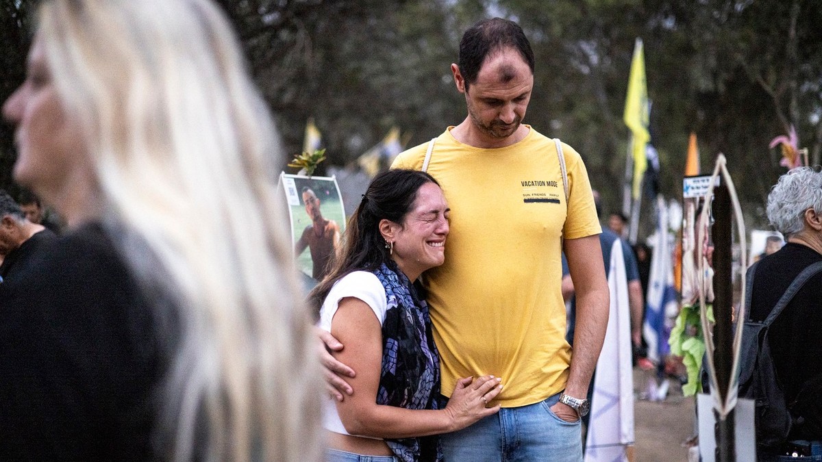 Un cuplu îndurerat la locul masacrului de la festivalul Nova Foto: Profimedia