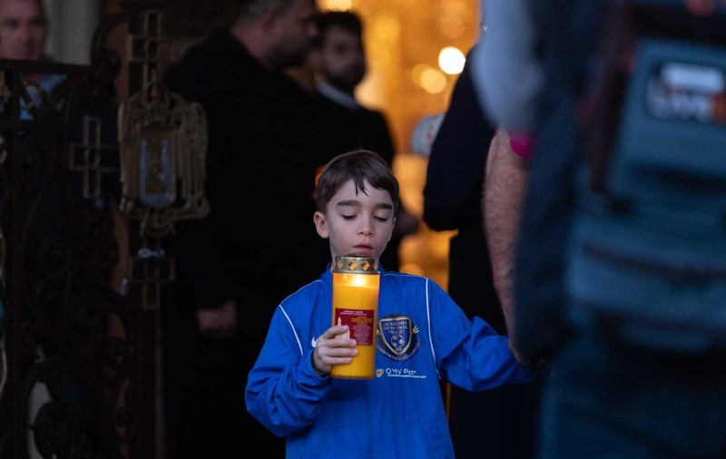 Lumina Sfântă adusă de la Ierusalim în România, trimisă și în Ucraina și Republica Moldova, pentru prima oară