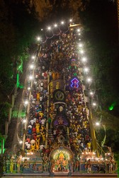 Timp de 3 zile si doua nopți, Thaipusamul adună anual peste un milion de oameni la templul lui Murugan de la Batu Caves.