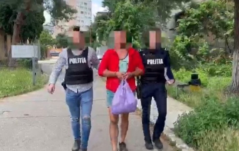 A incendiat o mașină, nemulțumit că nu are pe unde să meargă cu bicicleta, în Sântana