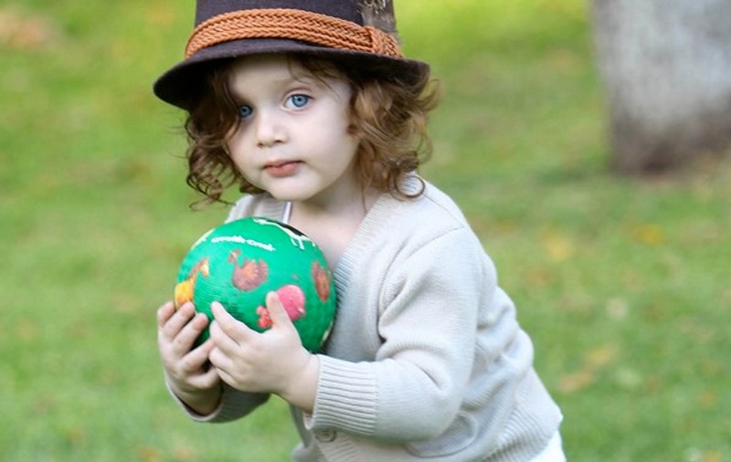 Iată care este CEL MAI ADORABIL COPIL de vedetă! Apariţiile lui TRENDY sunt urmărite de toată presa! FOTO