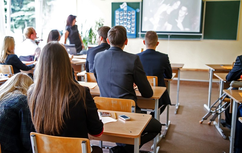 Fond de 5,5 milioane de euro pentru românii care vor să studieze în Europa. „Tinerii care vin la noi sunt deja cetățeni globali”
