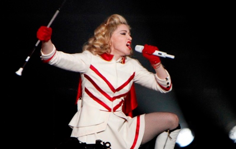 MADONNA și-a AMENINȚAT FANII pe SCENĂ! ”Dacă nu stingeți țigările, o să ...”