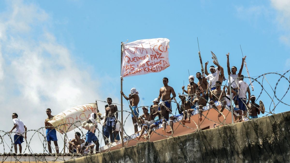 Nouă morți în urma unei revolte într-o închisoare din Brazilia