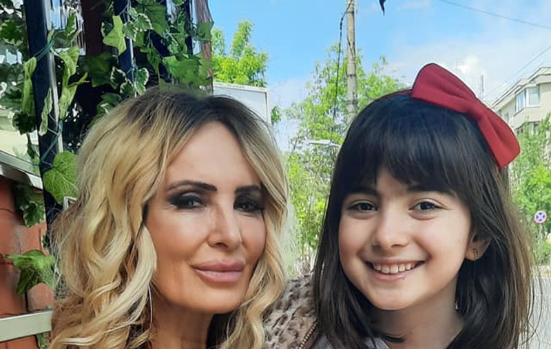 Daniela Gyorfi spune de ce fiica ei se duce cu frică la școală: „Te omoară examenele”. Maria a învățat doi ani în sistem online