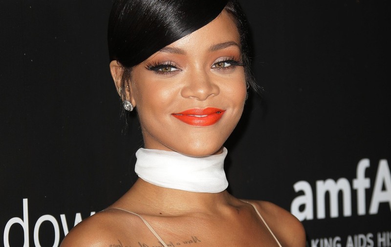 RIHANNA A ŞOCAT DIN NOU! SFÂRCURILE EI au fost ATRACŢIA PRINCIPALĂ LA UN EVENIMENT DE GALĂ | FOTO