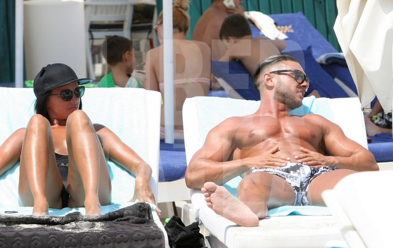 FOTO EXCLUSIV/ Dorian Popa s-a umflat cu pompa! Își concurează iubita la... sâni
