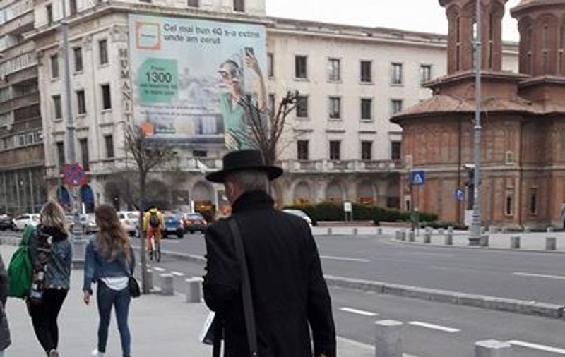 FOTO EXCLUSIV/ Apariție de film pe străzile Bucureștiului! Grigore Leșe a întors toate capetele