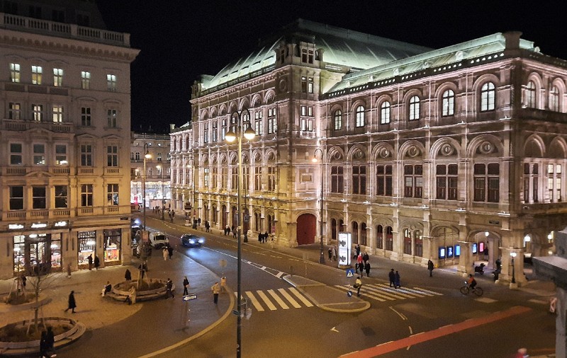 Prețul berii la Balul Operei din Viena a reușit să-i enerveze până și pe cei mai bogați participanți: „Sunteți nebuni?”