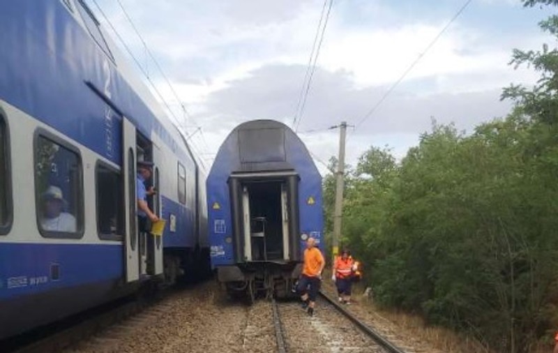 Tren cu 200 de călători, deraiat în apropiere de Drăgăneşti de Vede. Pasagerii, preluaţi de un alt tren