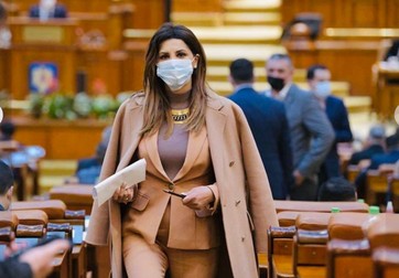 Deputata PSD Mirela Furtună a vorbit anul trecut de la tribuna Parlamentului timp de 1 minut și 40 de secunde | Sursa foto: Facebook