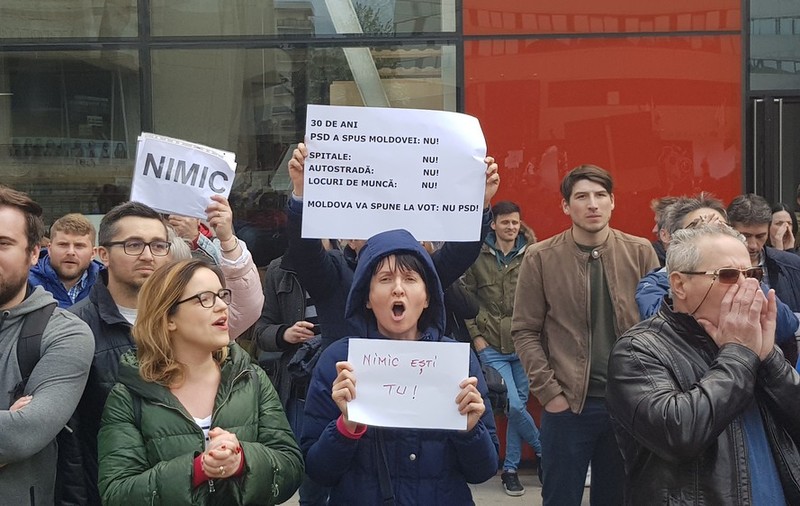 VIDEO | Dragnea, întâmpinat la Iaşi de sute de protestatari. Reacţia liderului PSD: "Ei sunt ciuma roşie!"