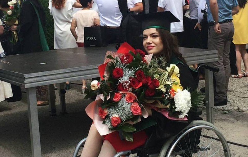 Povestea Andreei Nechita, tânăra în scaun cu rotile care a devenit medic în Iași