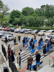 Slujba religioasă a fost ținută în parcare pentru respectarea regulilor din starea de alertă