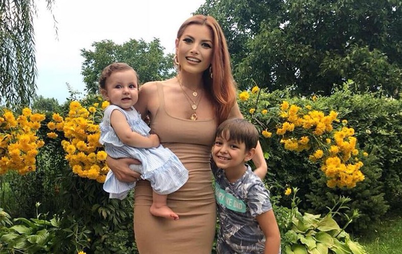 VIDEO/ Elena Gheorghe a schimbat foaia și nu-și mai răsfață copiii cu multe cadouri. "Timpul nostru este cadoul lor"