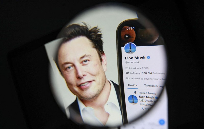 Elon Musk încearcă, pentru a doua oară, să introducă pe Twitter taxa de 8 dolari pentru conturi verificate