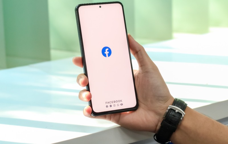 Un bărbat a pierdut 763 de euro zilnic, timp de o lună, după ce nu a mai putut intra în contul de Facebook: „Nu am putut să fac nimic”