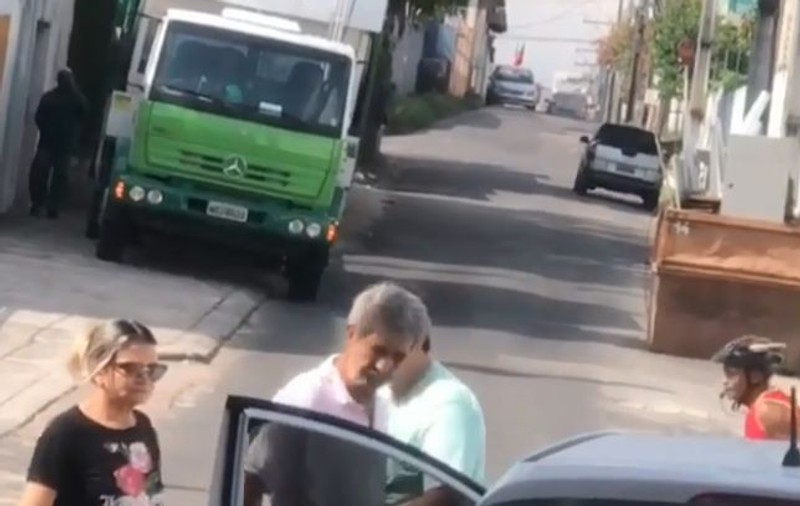 Gestul făcut de un motociclist care a fost lovit cu mașina de un șofer. A devenit viral