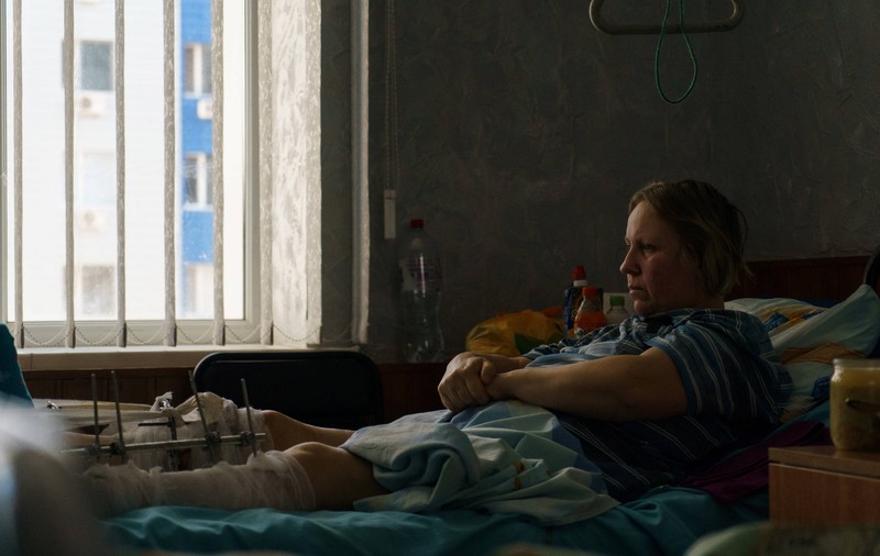 „Nu îmi spun câte gloanțe erau în mine”. Mărturia unei femei dintr-un oraș ucrainean, împușcată de mai multe ori, când se ducea să-și vadă mama
