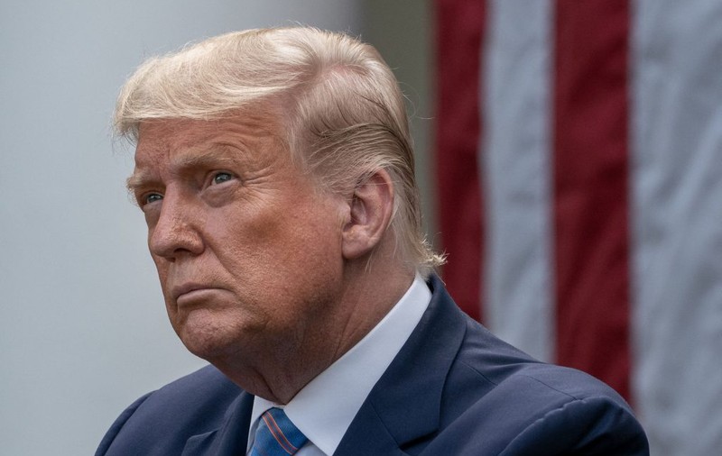 Donald Trump a rămas și fără Twitter. Contul său a fost suspendat permanent „din cauza riscului de a continua incitarea la violență”