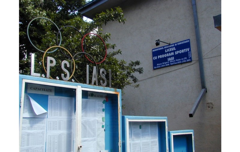 ISJ Iaşi a explicat cum se vor da examenele la Liceul  Sportiv, unde există un elev infectat cu COVID-19