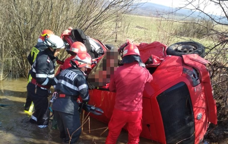 Un șofer de 19 ani a provocat un accident în care a murit fratele lui. Tânărul abia își luase permisul și urma să plece la muncă în străinătate